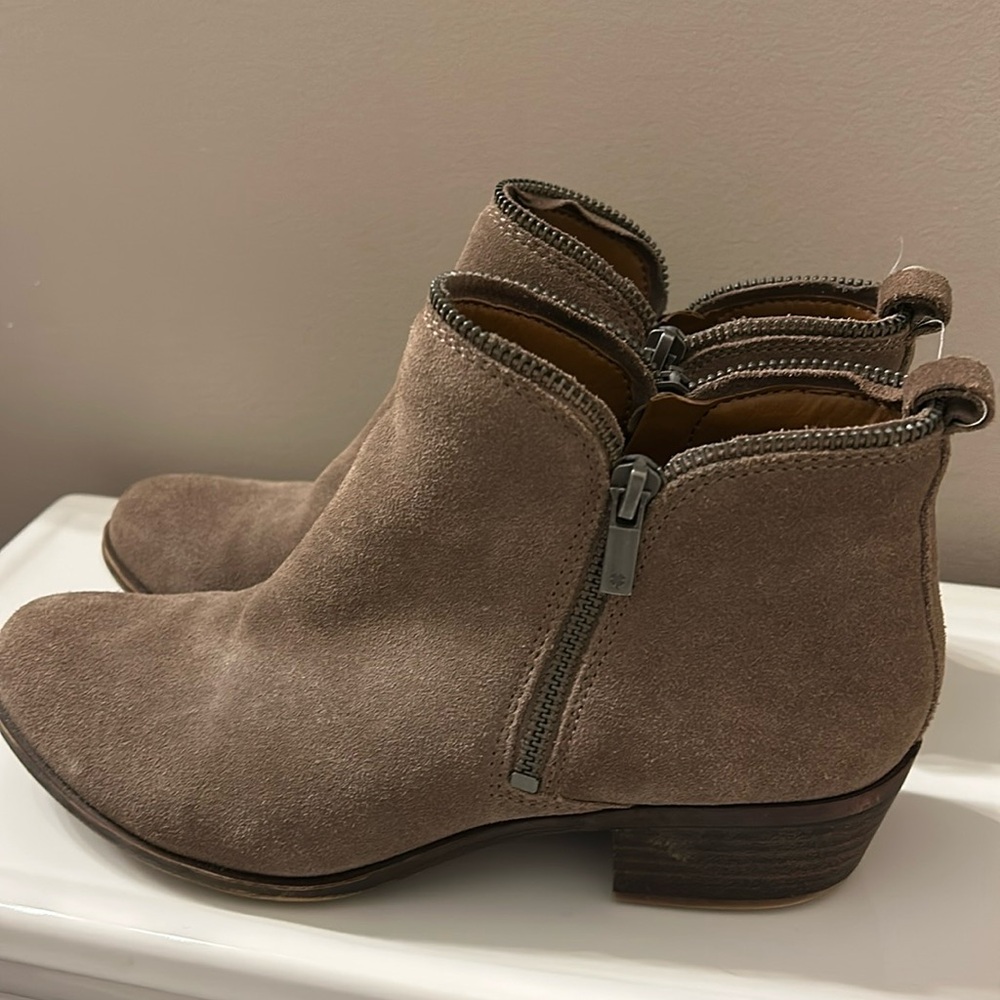 Lucky brand booty size 8 1/2. Great condition.